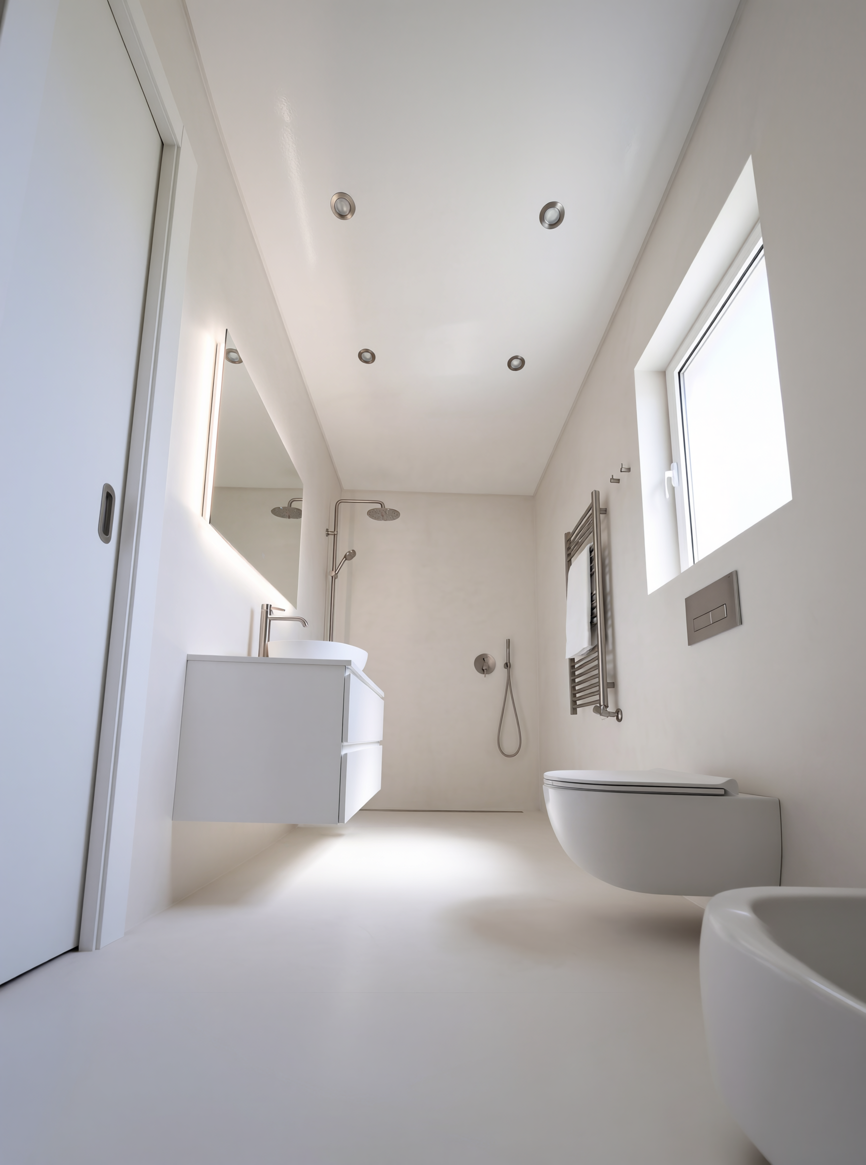 Casa de banho Espinho depois — detalhe acabamento microcimento canto parede pavimento perfeito