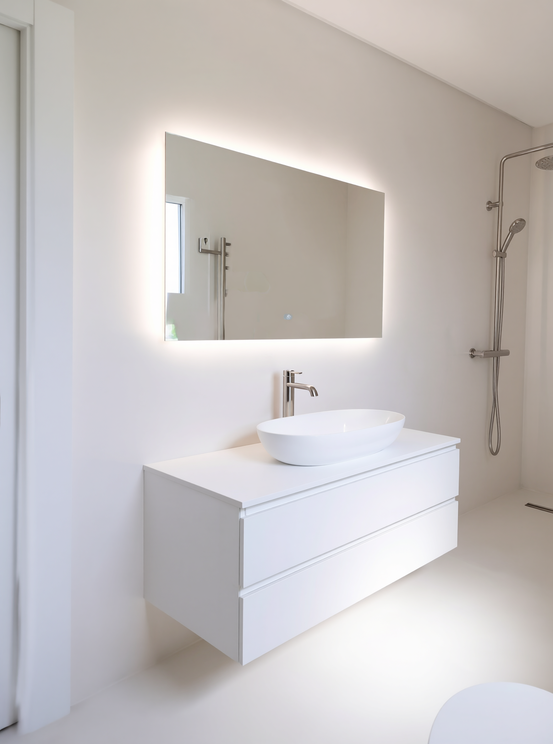 Casa de banho Espinho depois — torneira lavatório preto matte latão sobre bancada microcimento