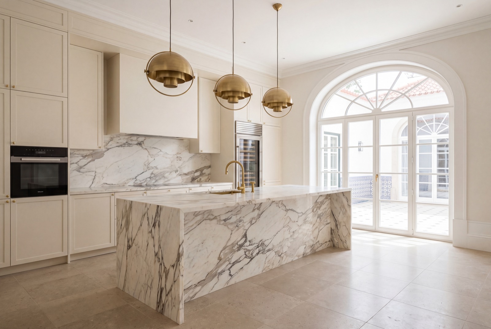 Cuisine rénovée par Ferreira Obras à Porto